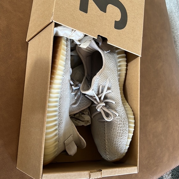 Authentic Yeezy Boost 350 size 10.5 - Picture 3 of 8